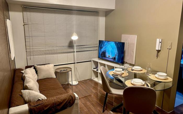 Minimalist 2Br in Air Residences - Cozy for Family