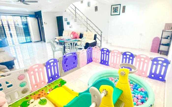 Double Storey 5 bedroom @ 18pax