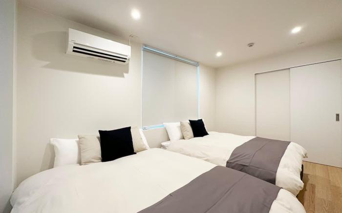 Unique Modern & Japanese Style 2BR Apartment for 8