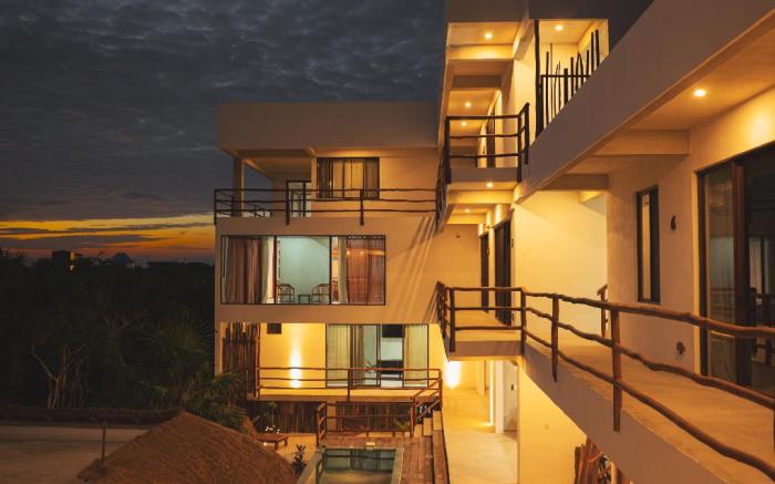 La Familia Casa and Suites
