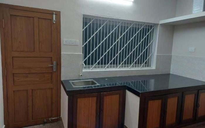 Home at Guruvayur 2 AC Room,1 single bed,Kitchen