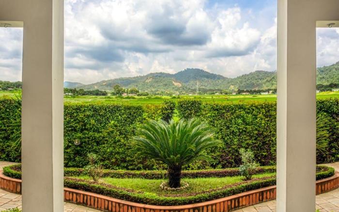 CORBETT SOLITAIRE RESORT