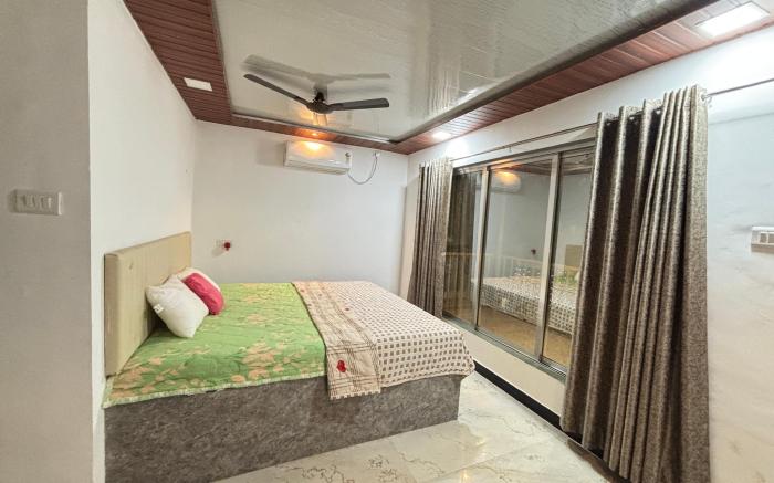 Sea royal rooms and cafe