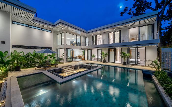WhiteVilla 6BDR near PARQ, Good Location +Netflix!