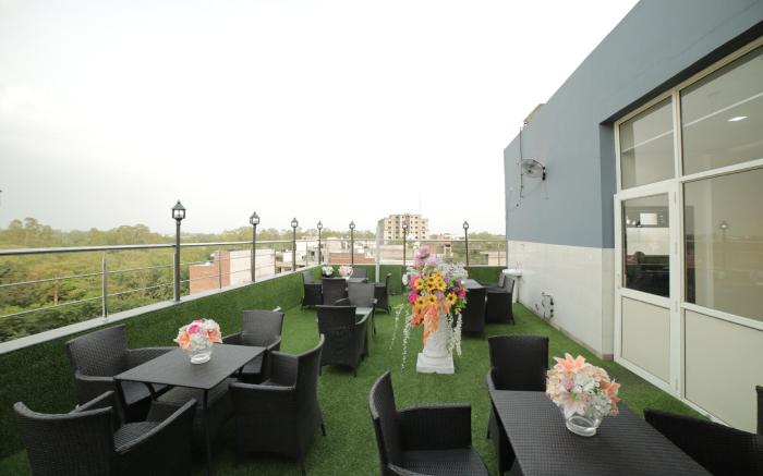 hotel skyee residency