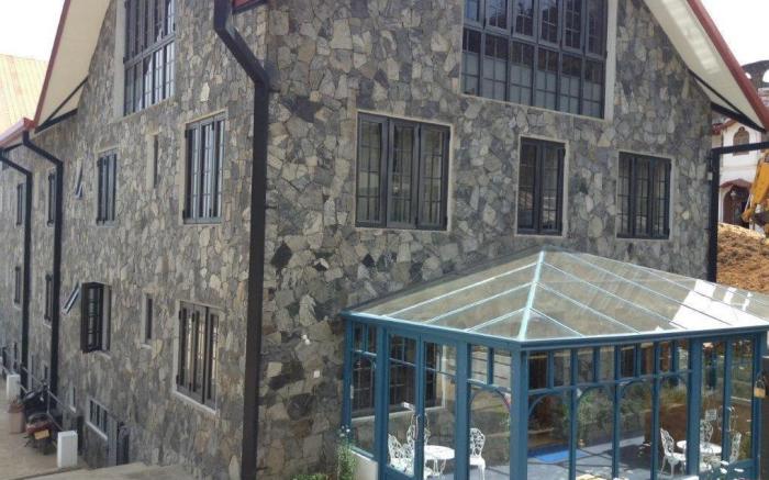 Daffodils Hotel