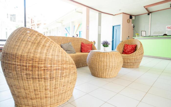 Tropical Place Hotel by RedDoorz