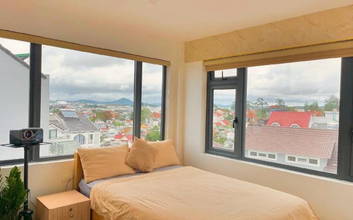 Cafe View House