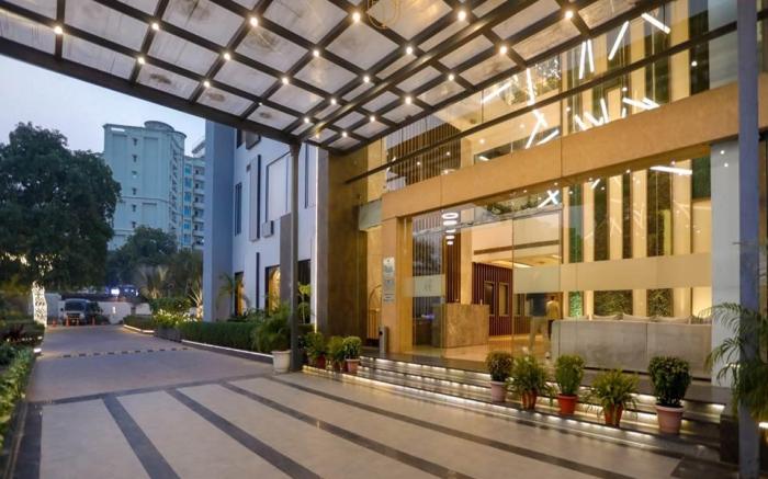 SAPPHIRE SUITES BY ARIF CASTLES