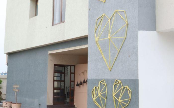 Luxury FilmCity Farmstay - 3 Bedroom  with Pool
