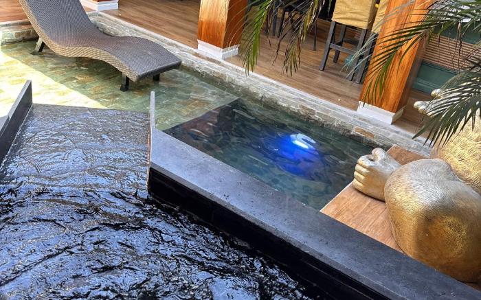 Golden Gorilla Villa with private pool & jacuzzi