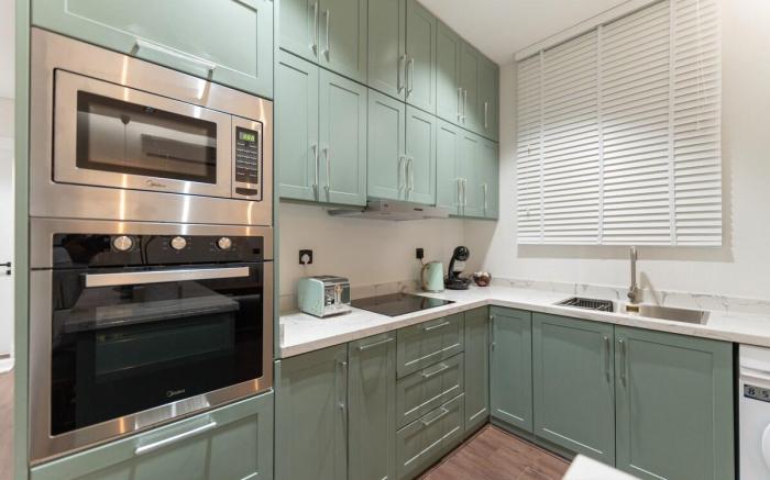 2-Bedroom Luxury Flat in Alyasmin