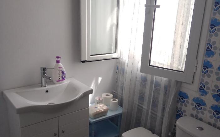 Grandma Vasiliki Rooms To Let - Room 2