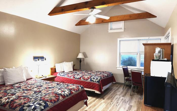 Spruce Lane Lodge and Cottages