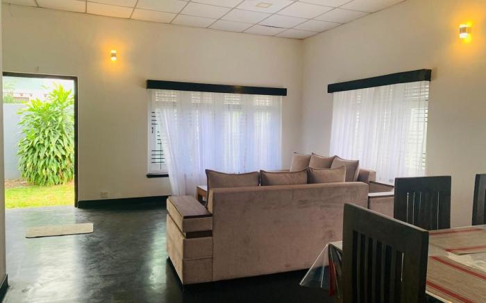 Entire House | Sleep 7 | Close to Airport | Clean