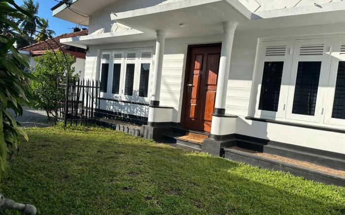 Entire House | Sleep 7 | Close to Airport | Clean