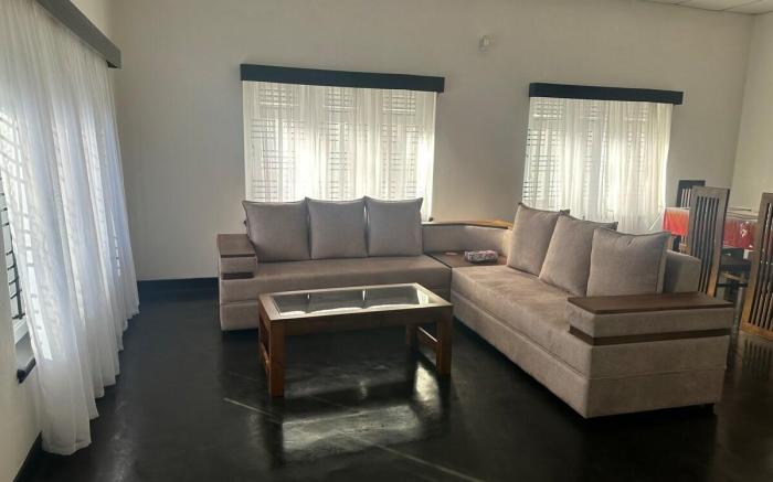 Entire House | Sleep 7 | Close to Airport | Clean