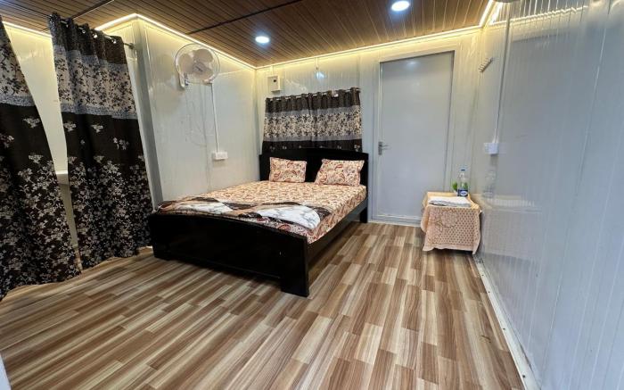 Pareshan Family Cottages