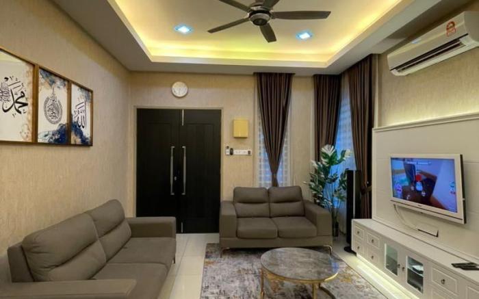 Aisy Q Homestay (Muslim Only)