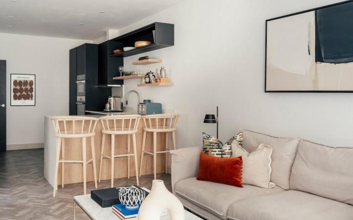 Stunning 3 bedroom ground floor flat with garden
