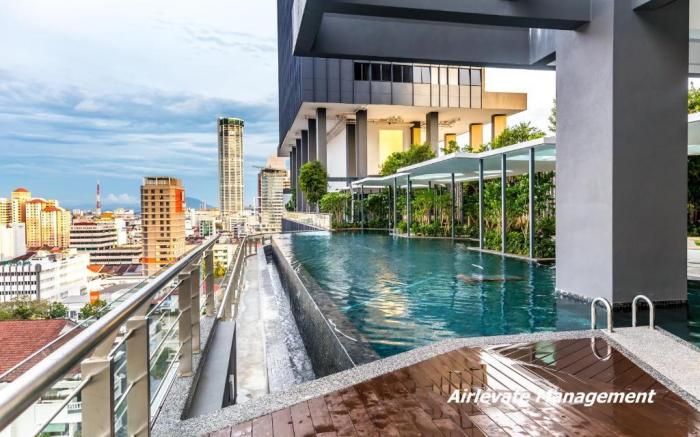 Lush Designer 3BR Condo by ALV