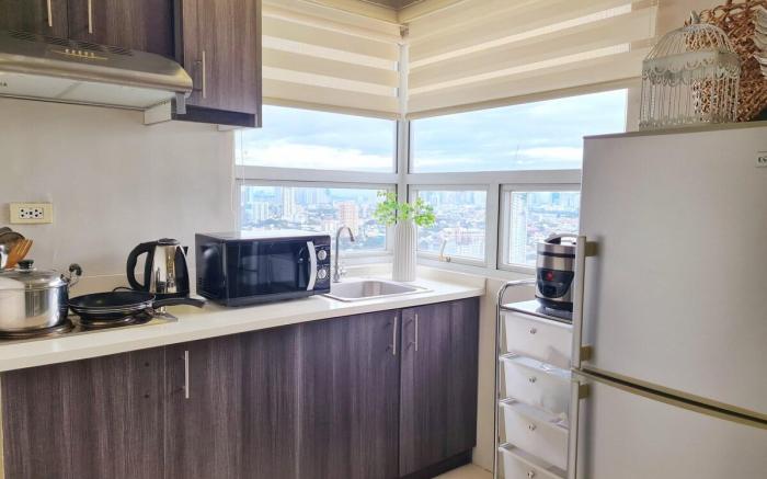 3 Bedroom Cozy Condo Unit in New Manila QC