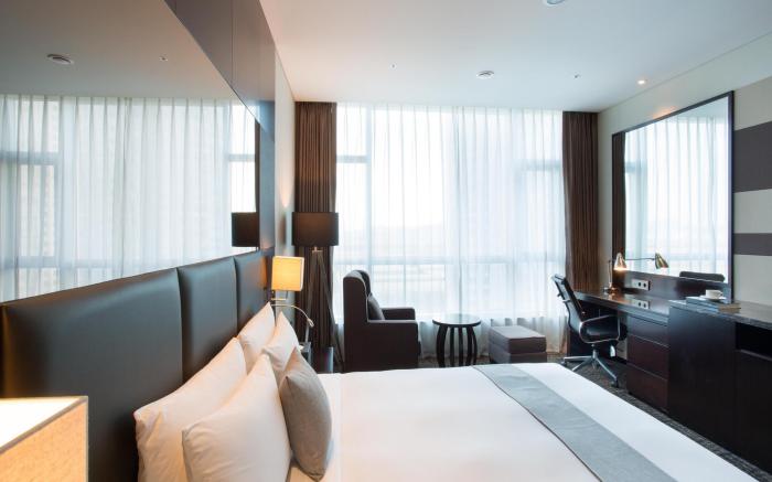 Isquare Hotel