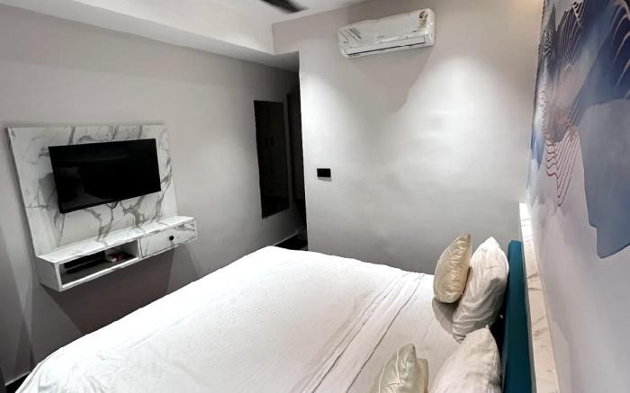 V Love Hotel
