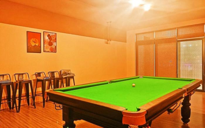 Grandeur Vista 1BR in E-City | 40+ luxe amenities