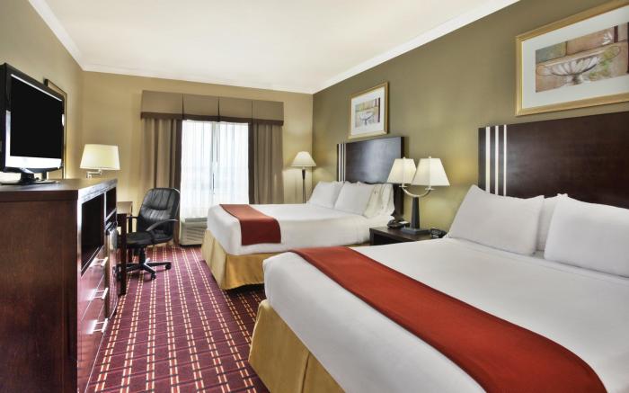 Holiday Inn Express & Suites Sealy By IHG