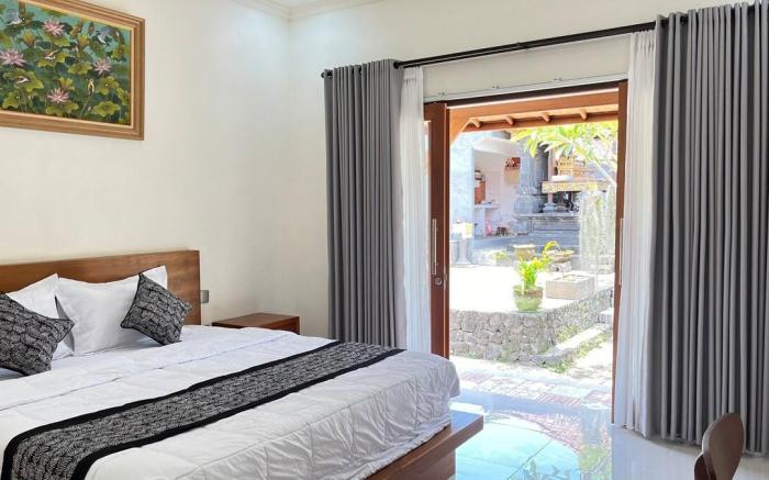 Hibiscus Suite - Dirga’s Guest House