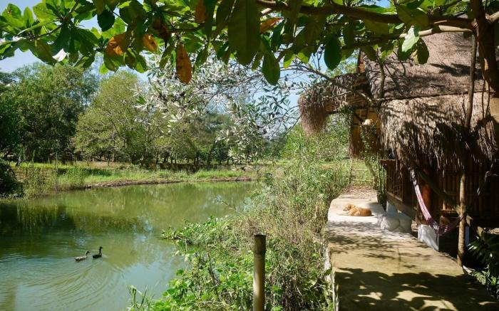 AC Riverfront Cabin for Nature Lovers in Zambales
