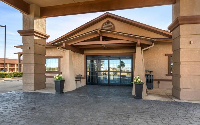 Red Roof Inn & Suites Sulphur Springs