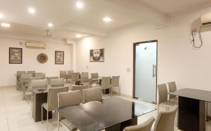 Hotel Emerald Suites & Banquet