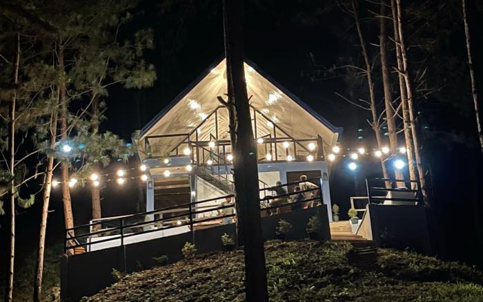 Simones Bluehouse in the Mountain