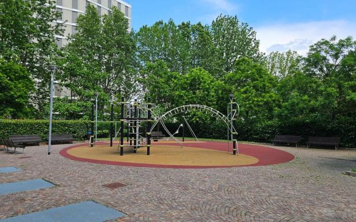 Garage gratis, Metro a 200mt, Bicocca, 13th Floor