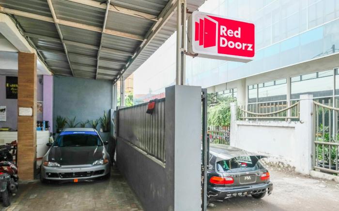 RedDoorz near City of Tomorrow Mall Surabaya