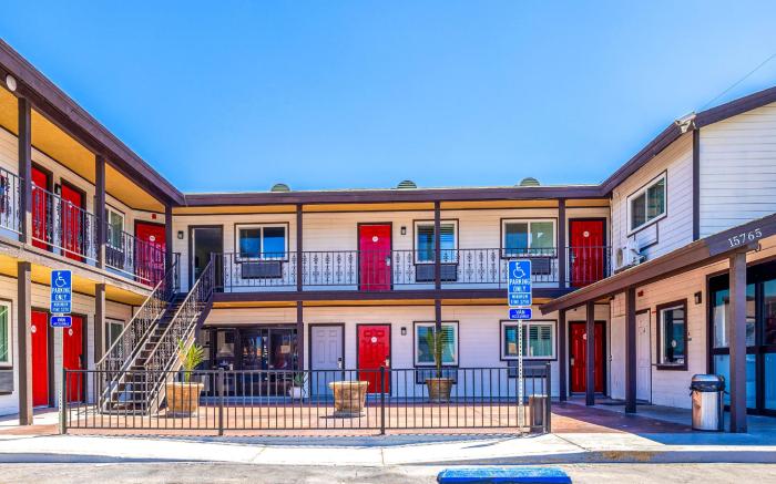 Hotel Avenida Victorville I 15