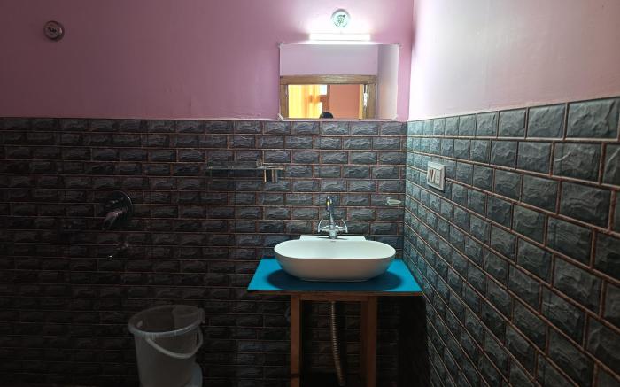 Undiscovered Mountains Hotel and Restaurant