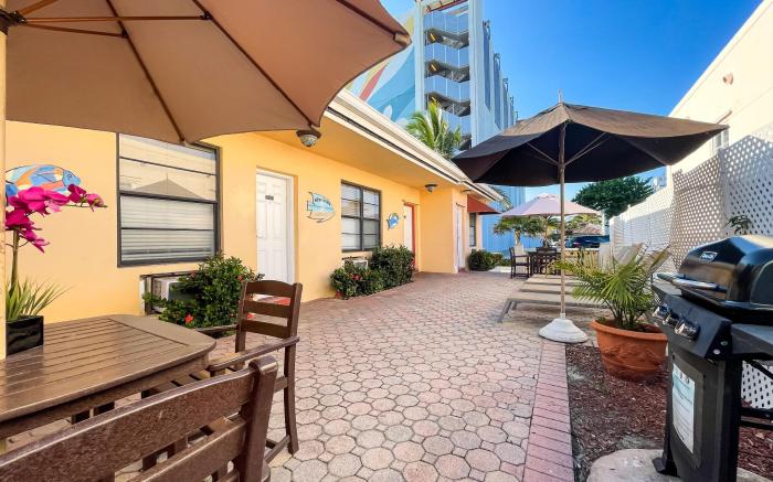 Grenier's Hollywood Beach Hotel
