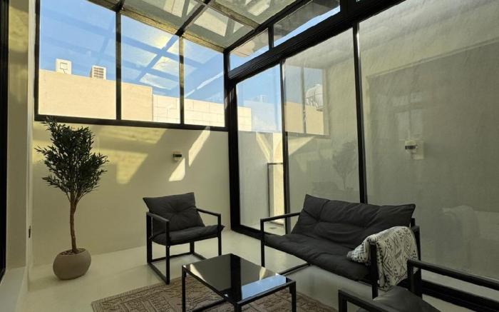 Amara-Al-Malqa studio LUXE 1