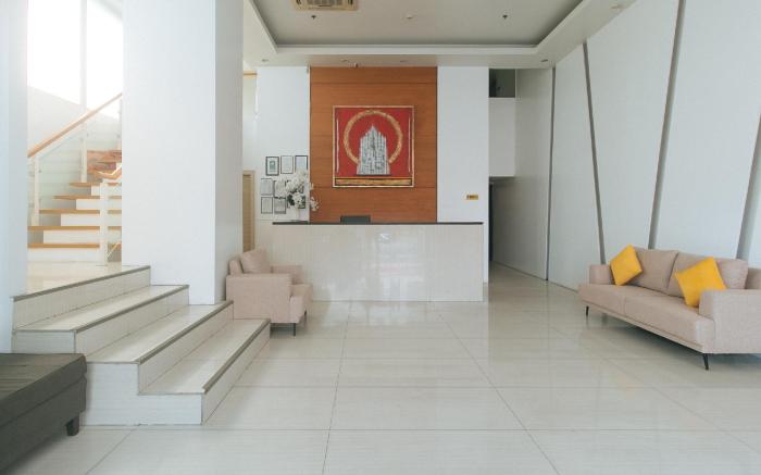 RedDoorz @ LuxeLite Suites Makati