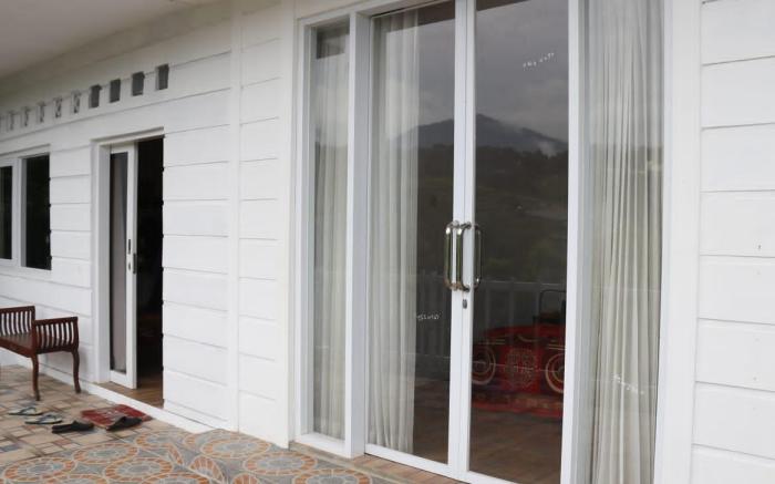 Villa 2 Bungalow 3 Kamar Mandi Pribadi Luas 1500m2