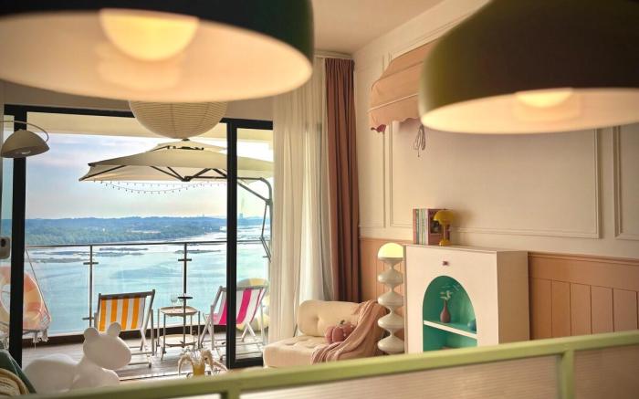 Dooga Ins-Macaron Cafe Seaview Cozy Pastel Retreat