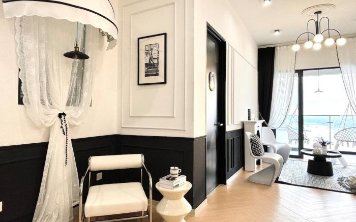Dooga Ins-Cocohouse Chanel-Themed Seaview Stay 