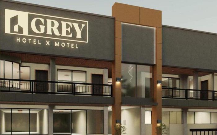 Townhouse Oak Grey Hotel Near Clark International Airport