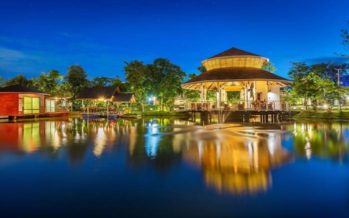 Boat House Boutique Riverside