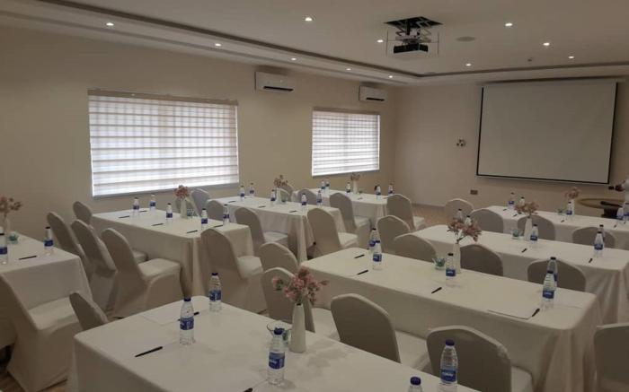 CheckInn Hotel Gimbiya 
