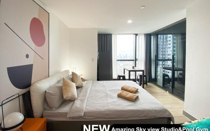 Amazing Century Spire Makati High Floor View 4622