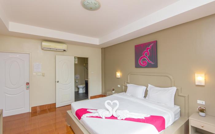 Tropical Palm Resort.